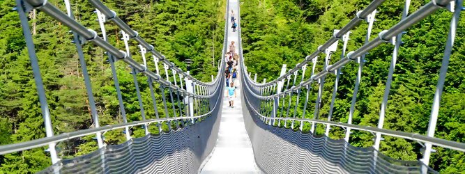 Trip Kanaren Reisetipps - highline179 - Die Brücke BlickMitKick | einmalige Kulisse und spektakulärer Panoramablick | 20 Gehminuten und man findet | die längste Hängebrücke der Welt | Weltrekord Hängebrücke im Tibet Style - Die highline179 ist eine Fußgänger-Hängebrücke in Form einer Seilbrücke über die Fernpassstraße B 179 südlich von Reutte in Tirol (Österreich). Sie erstreckt sich in einer Höhe von 113 bis 114 m über die Burgenwelt Ehrenberg und verbindet die Ruine Ehrenberg mit dem Fort Claudia.