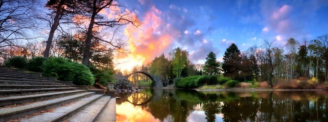 Trip Kanaren Reisetipps - Teufelsbrücke wird die Rakotzbrücke in Kromlau, Deutschland, genannt. Ein mystischer, idyllischer wunderschöner Ort; eine wahre Augenweide, wenn sich der Brücken Rundbogen im See spiegelt und zum Kreis vervollständigt. Ein märchenhafter Besuch, im blühenden Azaleen & Rhododendron Park. Der Azaleen- und Rhododendronpark Kromlau ist ein ca. 200 ha großer Landschaftspark im Ortsteil Kromlau der Gemeinde Gablenz im Landkreis Görlitz. Er gilt als die größte Rhododendren-Freilandanlage als Landschaftspark in Deutschland und ist bei freiem Eintritt immer geöffnet. Im Jahr 1842 erwarb der Großgrundbesitzer Friedrich Hermann Rötschke, ein Zeitgenosse des Landschaftsgestalters Hermann Ludwig Heinrich Fürst von Pückler-Muskau, das Gut Kromlau.